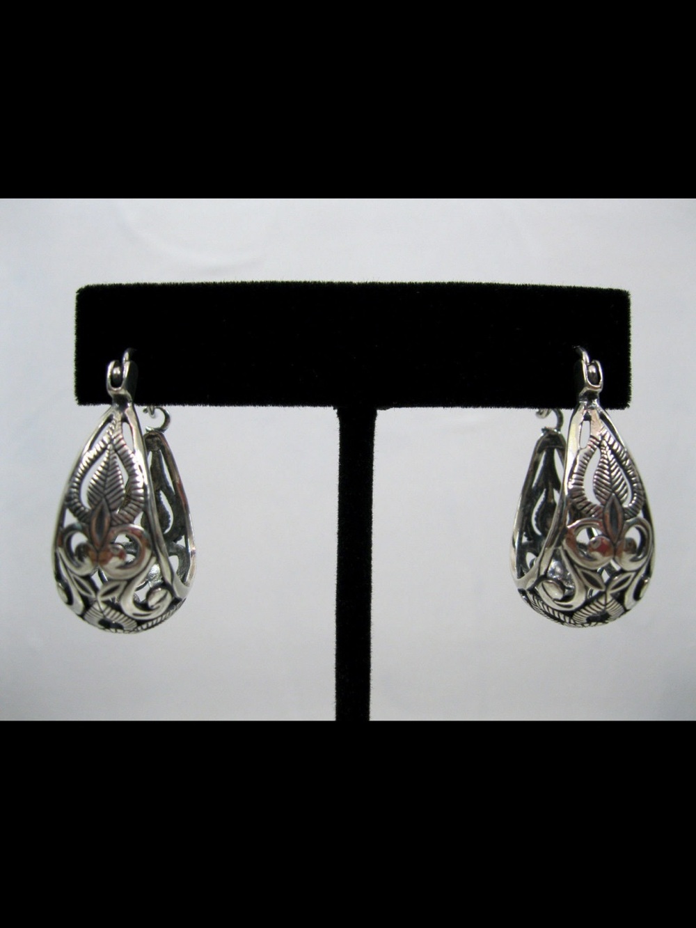 NEW SILPADA sterling silver filigree hoop earrings
Box included